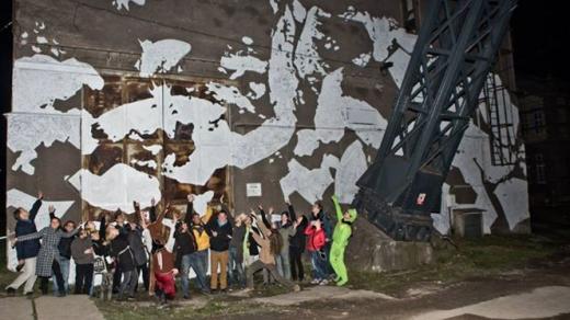 Provoz Hlubina s vizuálem Mural od Alessandry Svátek a Artura Magrota