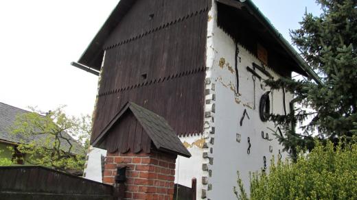 Hospodář měl špýchar z domu na dohled