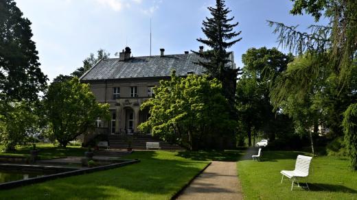 Vila Čerych, park s jezírkem