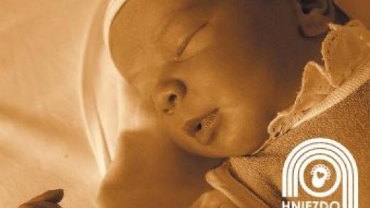 Dítě zachráněné ve slovenském babyboxu Hniezdo záchrany