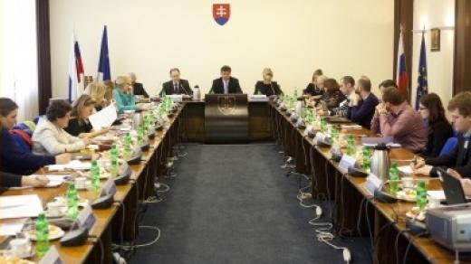 Zasadnutie Koordinačnej skupiny pre prípravu Celoštátnej stratégie ochrany a podpory ľudských práv v SR
