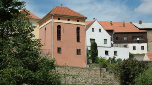 Synagoga v Úštěku při pohledu z jihu