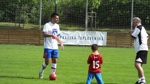 Verner Lička udílí pokyny Milanu Barošovi