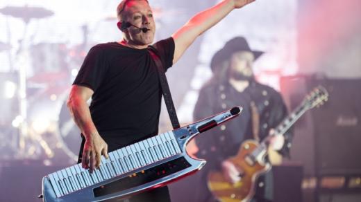 Skupina Lucie na hudebním festivalu Rock for People v Hradci Králové. Zleva Michal Dvořák a Robert Kodym