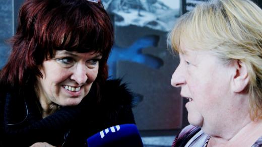 Eva Peterková, autorka Hornické kuchařky (vpravo)