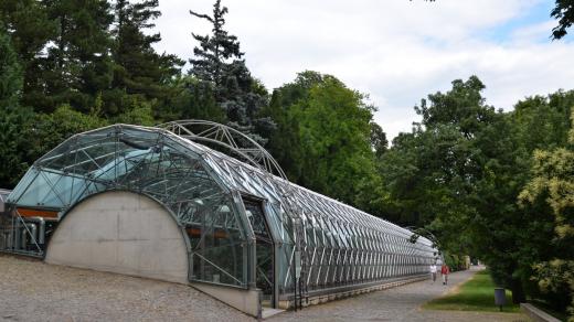 Moderní konstrukci navrhla světoznámá česko-britská architektka Eva Jiřičná