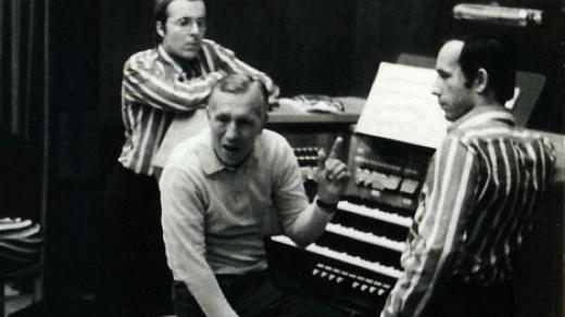 Jiří Reinberger (na snímku uprostřed)