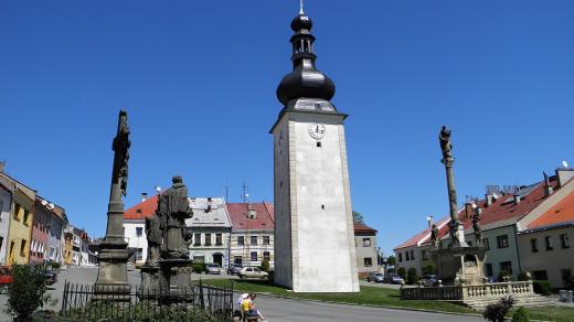 Kalvárie, hodinová věž i morový sloup jsou hlavními pozoruhodnostmi náměstí v Potštátě