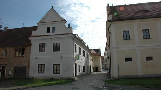 Ulička, kterou se dříve v Březnici vycházelo z židovského ghetta