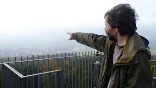 Kastelán hradu Pavel Koubek ukazuje na Humpolec