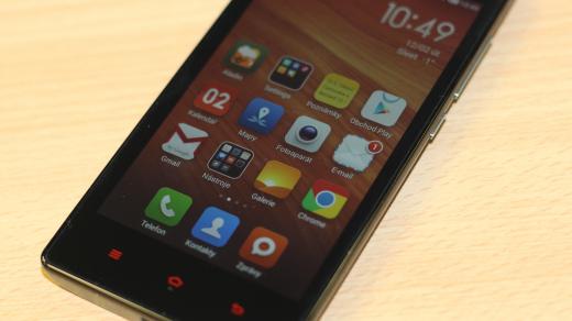 Mobilní telefon, ilustrační foto