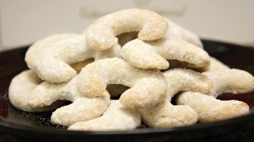 Naservírované vanilkové rohlíčky