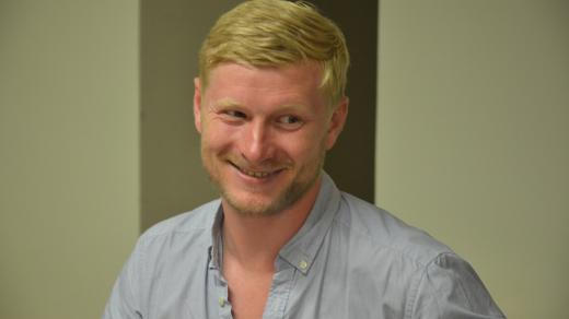 Herec Ladislav Hampl při natáčení minutové hry