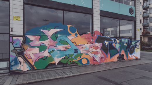 ArtSpotting mapuje streetartová díla, fotka zachycuje Galerii na Bubenské 1477/1, Praha