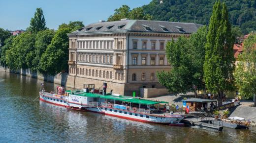 Parník Vltava na Kampě