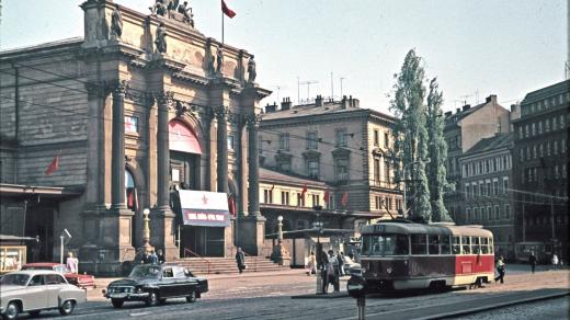 Odbavovací hala a jižní křídlo, 9. květen 1971