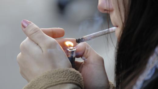 kouření na veřejnosti - zákaz kouření - cigarety