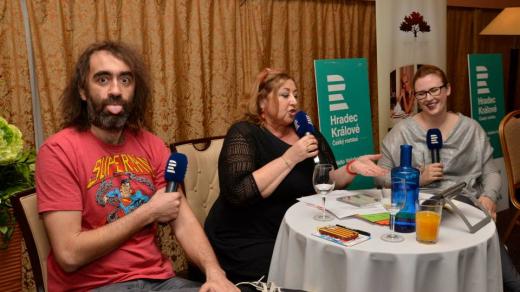 Na větvi s Halinou jsou režisér Jakub Kohák a zpěvačka Tereza Černochová