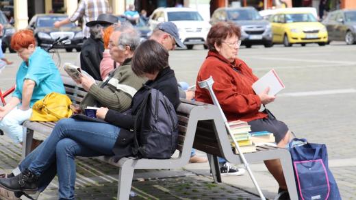 Festival Literatura žije! v Českých Budějovicích nabízí knihy zdarma i počtení na veřejných záchodcích