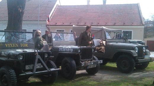 Spanilá jízda klubu Veteran Army Vehicles