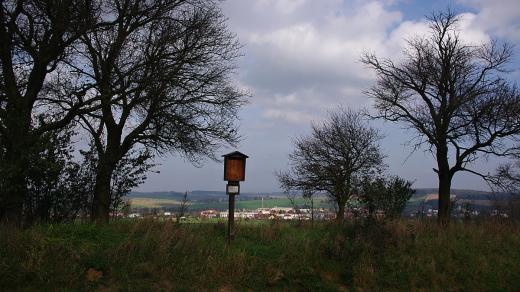 Vrch Šibence - podobný výhled měl odsouzenec z podia pod šibenicí