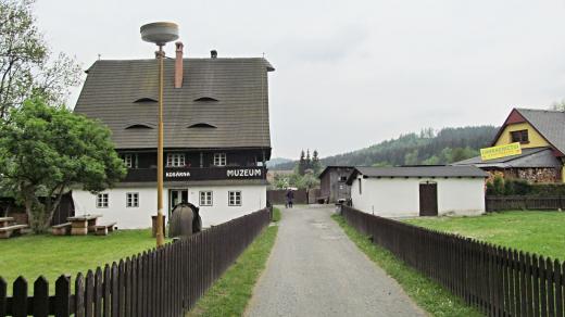 Kosárna v Karlovicích na Bruntálsku