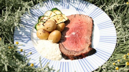 Roastbeef s domácí tatarkou a brambory
