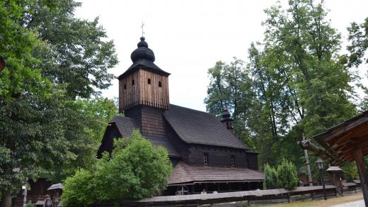 Kostelík svaté Anny a Valašský Slavín