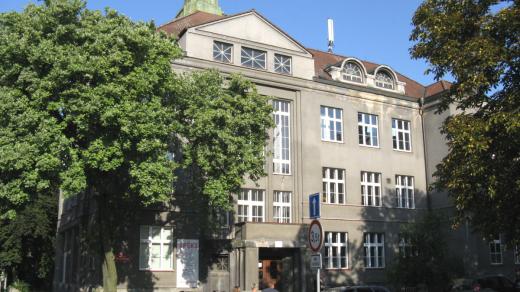 Střední keramická škola v Karlových Varech dostala nový název