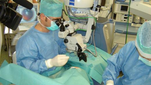 Operace oka, ilustrační foto