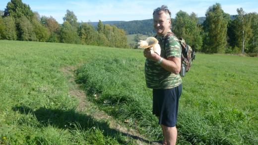 Mykolog Zdeněk Pelda u "arodějného kruhu"