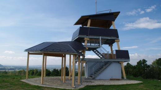 Vyhlídka Brusinka na Brusné je dílem architekta Jiřího Valerta