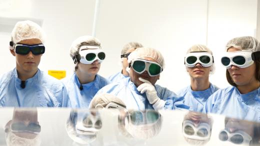 Laser v ELI Dolní Břežany, představení nejvýkonnějšího laseru světa