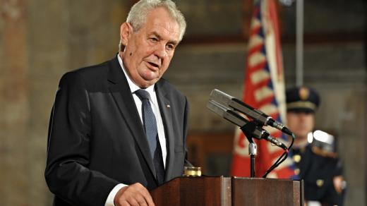 Udílení vyznamenání na Pražském hradě 28. října 2015. Na snímku prezident Miloš Zeman při projevu