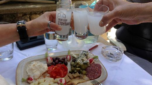 ouzo, uzo, přípitek, Řecko