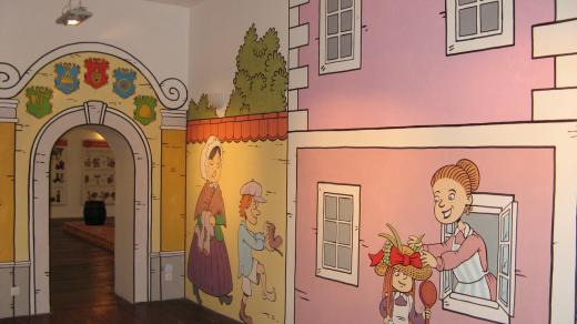 Figurky, které se objevují v expozici Cesty časem, namaloval Honza Smolík