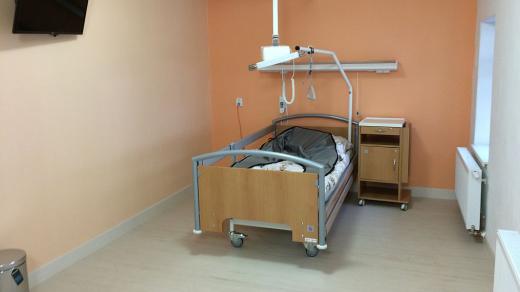 Domov svatého Josefa v Žirči u Dvora Králové má spoustu rehabilitačních přístrojů a přes 40 nových lůžek pro lidi s roztroušenou sklerózou