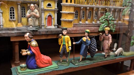 Betlém z období kolem roku 1850 s figurkami od renomovaných řezbářů z Příbramska