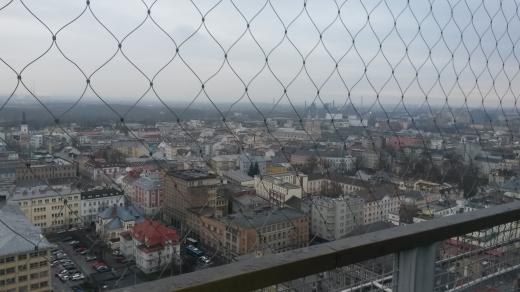 Vyhlídka je jištěna bezpečnostními sítěmi