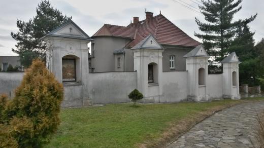 Křížová cesta u kostela svatého Jiří v Brušperku na Frýdecko-Místecku