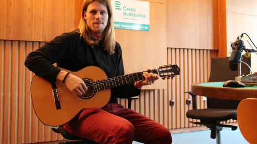 Písničkář Honza Janda ve studiu Českého rozhlasu České Budějovice