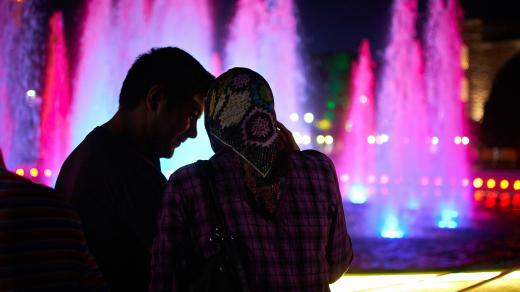 Multikulturní společnost, láska, vodotrysky, oslava, islám