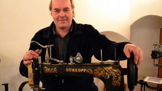 Miloš Pokorný, sběratel a opravář památných šicích strojů
