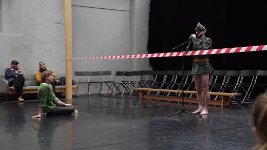 Z uvedení projektu This Very Moment choreografa Jara Viňarského  