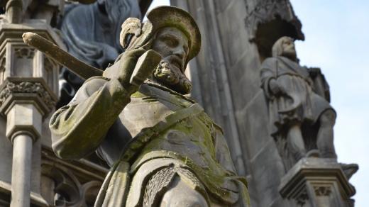 Krannerova kašna či Pomník Františka I. nebo Hold českých stavů, to je téměř 30 metrů vysoká stavba