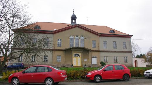Zámek dostal empírovou podobu v 19. století