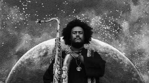 Kamasi Washington na výřezu alba Epic