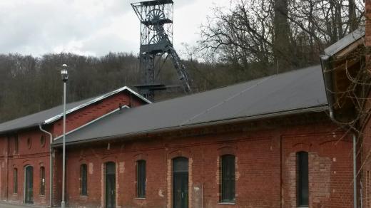 V levé vyšší části dříve fungovala sušárna dřeva, v pravé byla stolárna