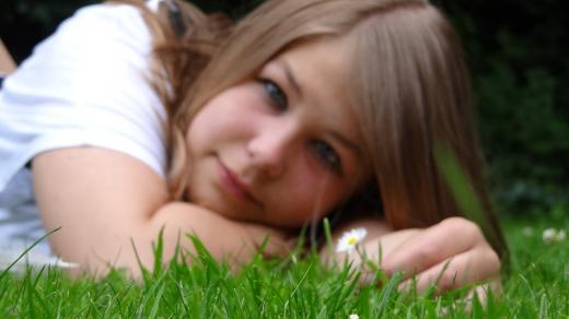 Na louce nebo na zahradě si můžeme natrhat léčivé poklady plné vitamínů i minerálů, jenom o tom mnohdy ani nevíme...