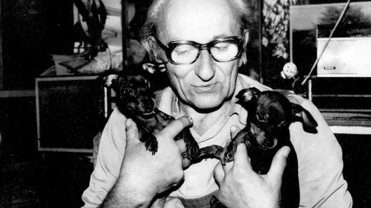 Zdeněk Sokolíček se psy archiv ZOO PARKu Vyškov